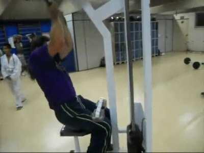 How's my form on these lat pulldowns?