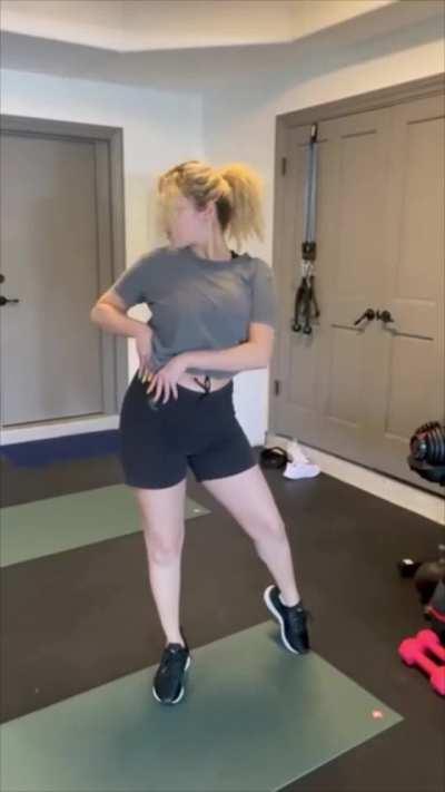 Selena Gomez is so thick and sexy