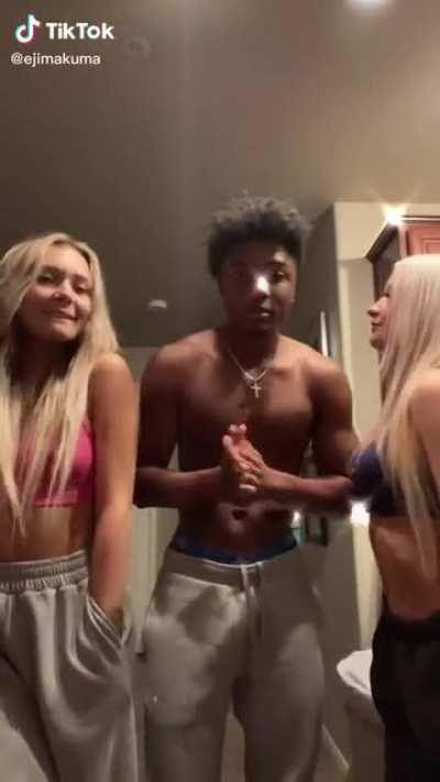 Living His Best Life With Two Beautiful Blonde Queens👸🏼🤴🏿👸🏼