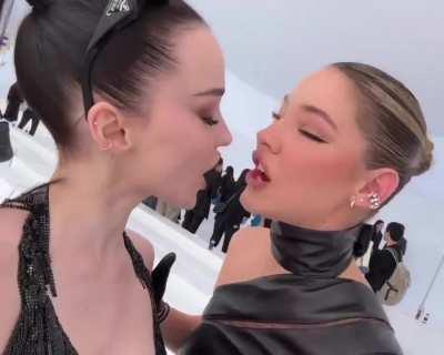 Dove Cameron & Madelyn Cline