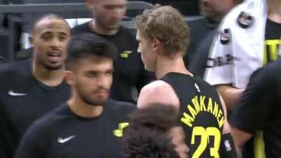 [Highlight] Lauri Markkanen does his best Doncic impression and hits an absurd 3 as the shot clock winds down