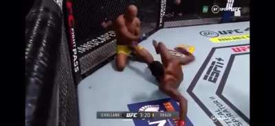 Holland KOs Souza from the ground