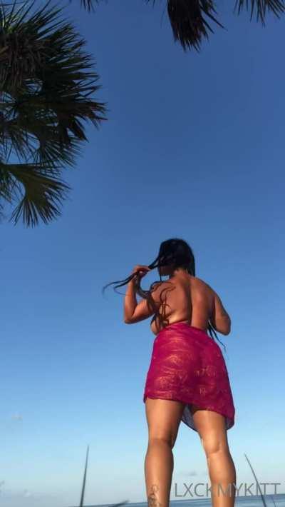 Love those 🥵tits out in the wild🔥