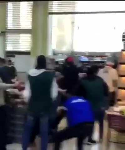 Battle royale over the remaining subsidized products in the supermarkets. Similar incidents are occurring at a very fast rate lately.