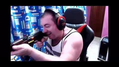 Se le disparó el arma a domingo :(