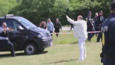 Video viser politiet affyre skud og ramme benet på mand under Stram Kurs-demo i Aarhus