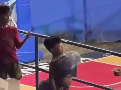 The way he twerk at the end 😭