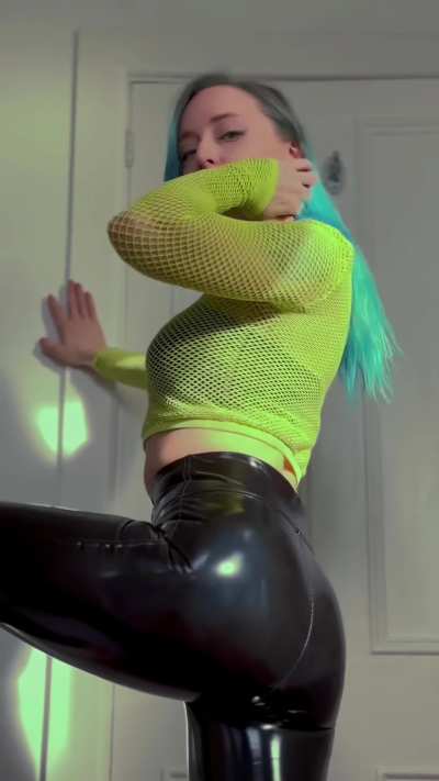 this shiny ass need somewhere to sit