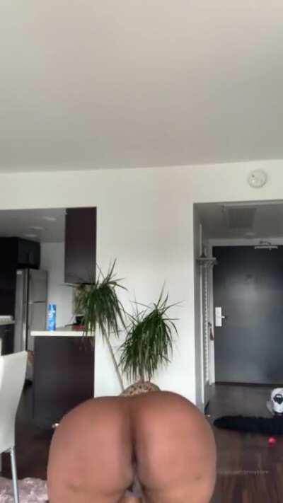 P!ssybl@ire, get her mega in comment