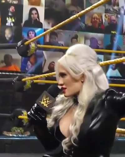 Scarlett showing those sexy legs and massive rack