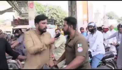 Kaise Hain Ap : Chl teri bhen di f*d**