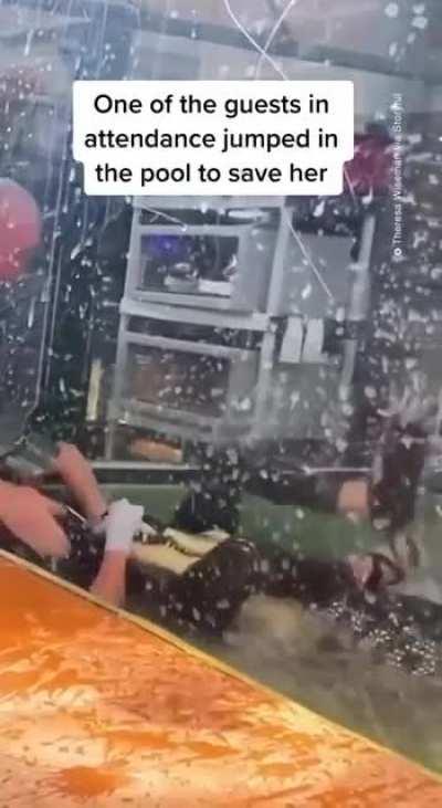 Alligator goes hog wild on handler