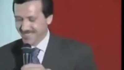 Bu adam gerçekleri tükürüyor