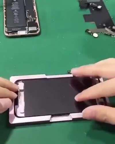 Removing the polarization filter from a iPhone screen