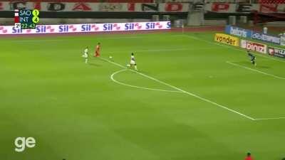 Daniel Alves, the perfect box-to-box and the best player in the brazilian league