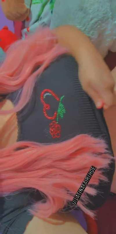 wouldn't mind your c um on my tits 🥰