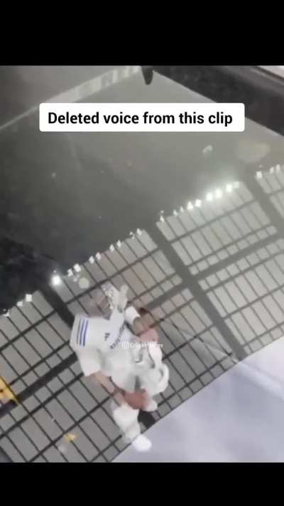 Isolated the voice of the guy in Yellow T-shirt who triggered Kohli (translation below)