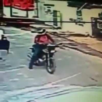 A robber thrashed with a telephone pole