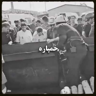 ‏فرسوده مانده در صفِ دلگیرِ روز‌ها گویی برای مُردن،نوبت گرفته‌ایم...! 