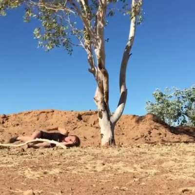 Она должна уйти сейчас