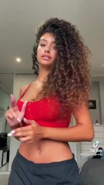 I think their dances get worse every day (@deborategomes)