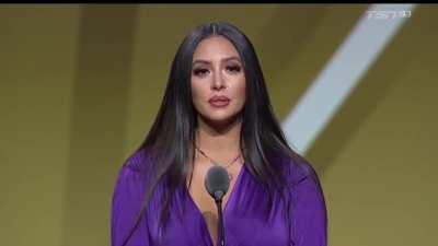 [Highlight] Vanessa at Kobe Bryant HOF Induction: 
