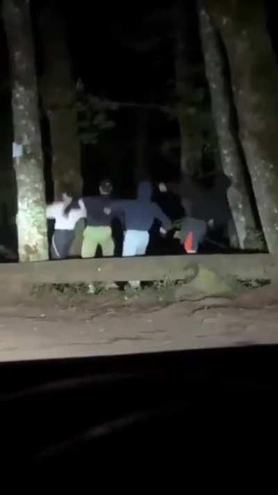 Eu e meus amigos indo caçar gente que kiba meme