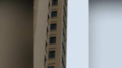 This pillar is spoiling my view. I'll just get rid of it.