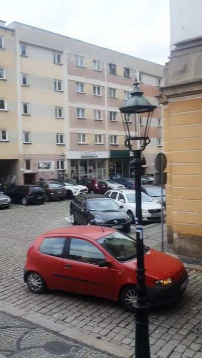 I had quite a stress, because I really exposed myself to the whole market, but I think only those in the red car noticed me. Kisses.