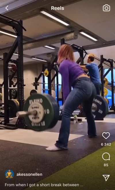 Deadlift in jeans