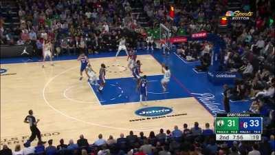 [Highlight] Derrick White hustles all the way back to disrupt the lay up attempt on the fast break, then comes back to drop a dime to Malcolm Brogdon