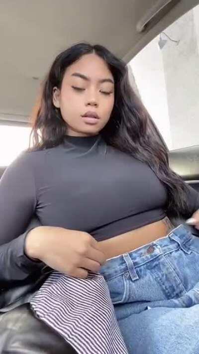 I hope no one sees my boobs😜😋