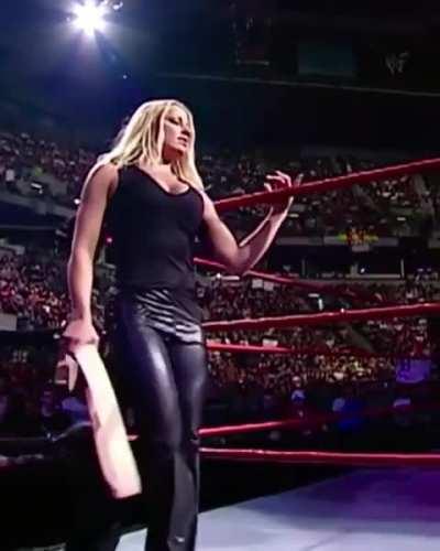 I really think that fan smacked her tit, why would she look back at him like that, show that much cleavage, things like that will happen