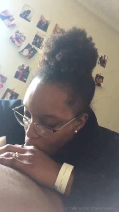 Ebony got that strong 💪 throat