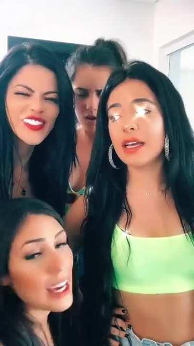 quem vai sentar mu?qui?nha?