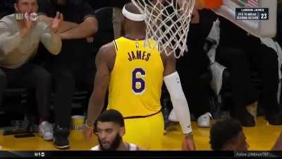 [Highlight] Shannon Sharpe going crazy for the Lebron bucket