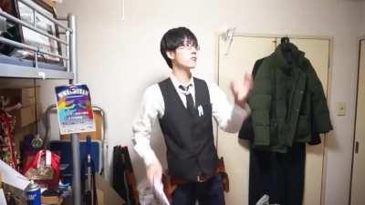 Revolver Ocelot be like: