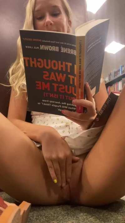 Rubbing my pussy in a Bookstore📚