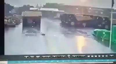 Security guard survived after getting struck by lightning