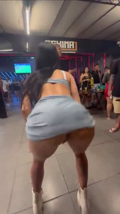 Safadinha rebolando🥵🤤