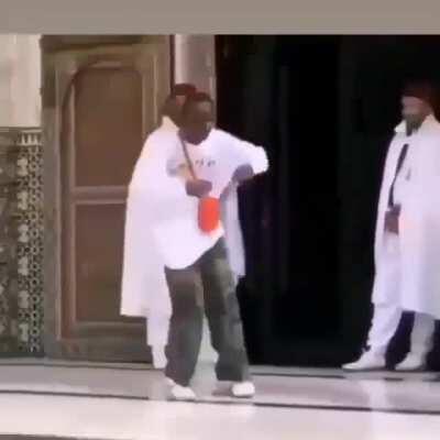 YO AL ENCONTRARME UNA TETA EN LA PÁGINA 70 DEL LIBRO DE BIOLOGÍA 😎😈