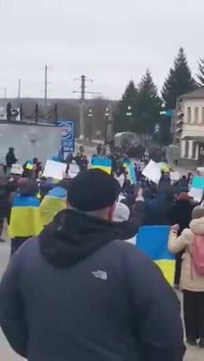 Ukrainians in Kupiansk going out on the protest against occupants with no fear of flying bullets and tanks. Russians will never understand it.