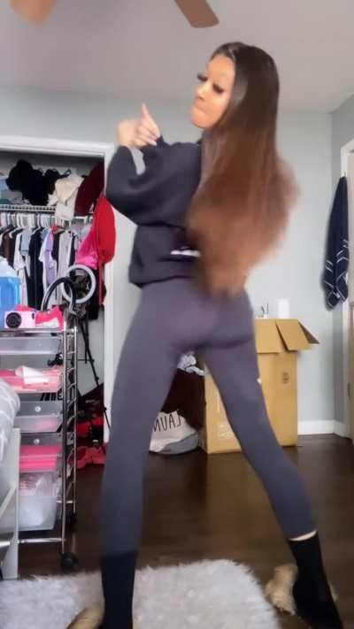 Jaylynn twerking compilation Dm me for more content👀🔥✅‼️