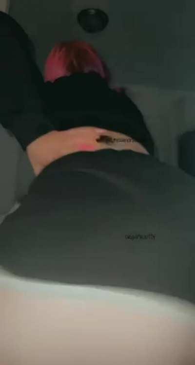 Anyone here appreciates twerking goth sluts? 🥺 I’ll do it on your dick!