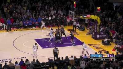 [Highlight] Austin Reaves gets the friendly roll on the clutch mid range shot as he puts the Lakers up 2!