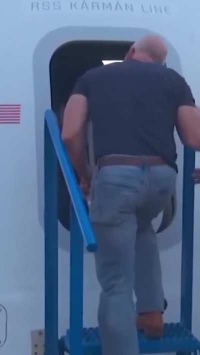 Blue Origin capsule was opened from the inside before being closed so Jeff Bezos could wrench it open on camera