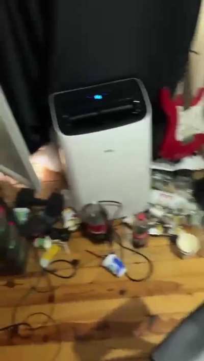 My friends room that im gonna post here cause he didnt know where to post