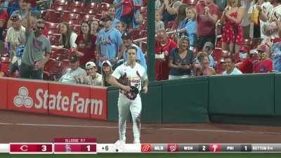 [Highlight] Tyler O'Neill makes a sensational sliding catch into the wall in foul territory