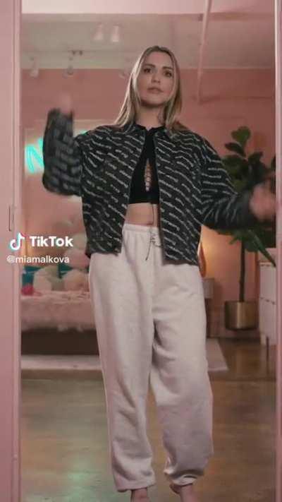 Mia Malkova @miamalkova