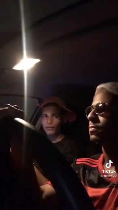 Mu?qui?nha? Faz esse com o grelinho pra gente.